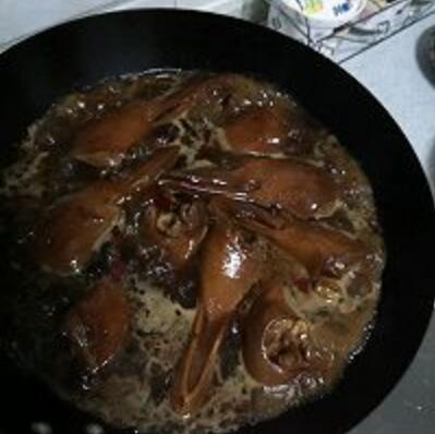 开云电竞|湖北孝感惊现史上最吃苦“吊瓶班”备战高考(图1) 开云电竞app下载安装