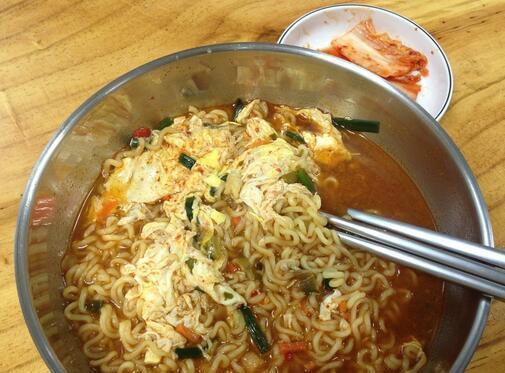 贵州百所职校学生比拼技能为就业“热身”:开云电竞官网(图4) 开云电竞app下载安装