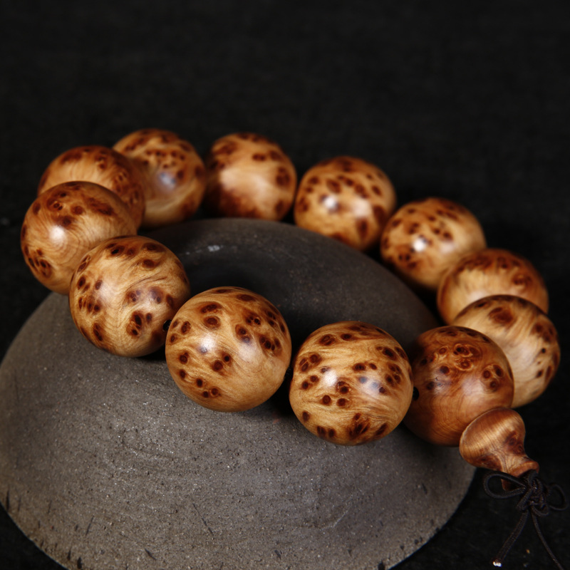 小孩子脸蛋总是红的是怎么回事呢【开云电竞app下载安装】(图1) 开云电竞app下载安装